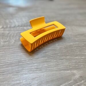 Amazon Yellow Hair Claw Clip